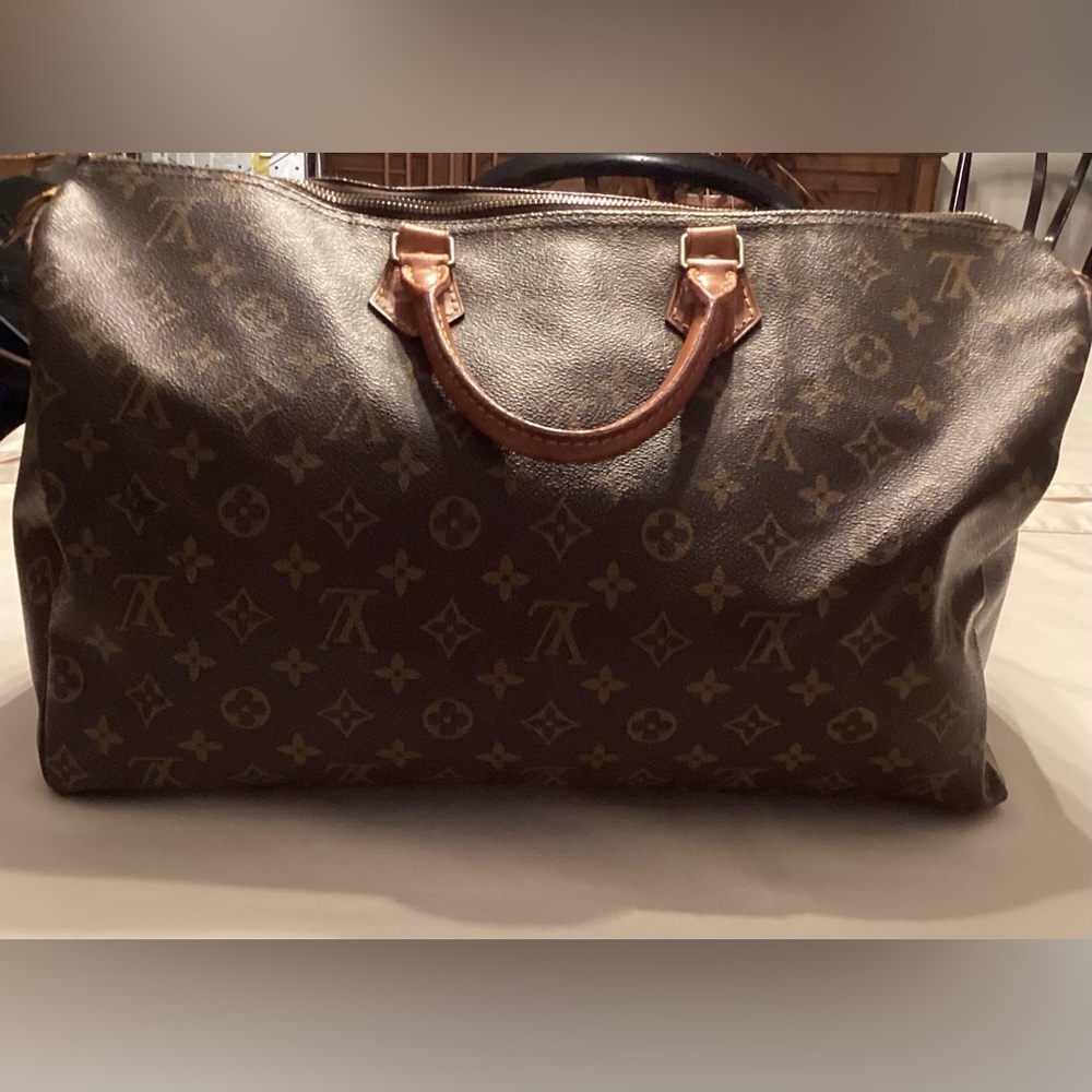 LOUIS VUITTON SPEEDY 40 Authentic Very good used condition.
